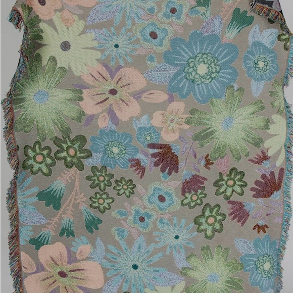 Natural life woven floral blankets never been used. - Picture 3 of 3
